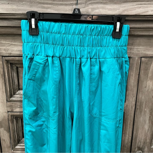NWT Women’s NEW IN by VERY J Bright Teal Dressy Jogger Pants (Medium) - Picture 2 of 8